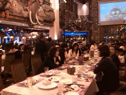 广东新利体育全站(中国)有限公司举办国际妇女节自助餐会